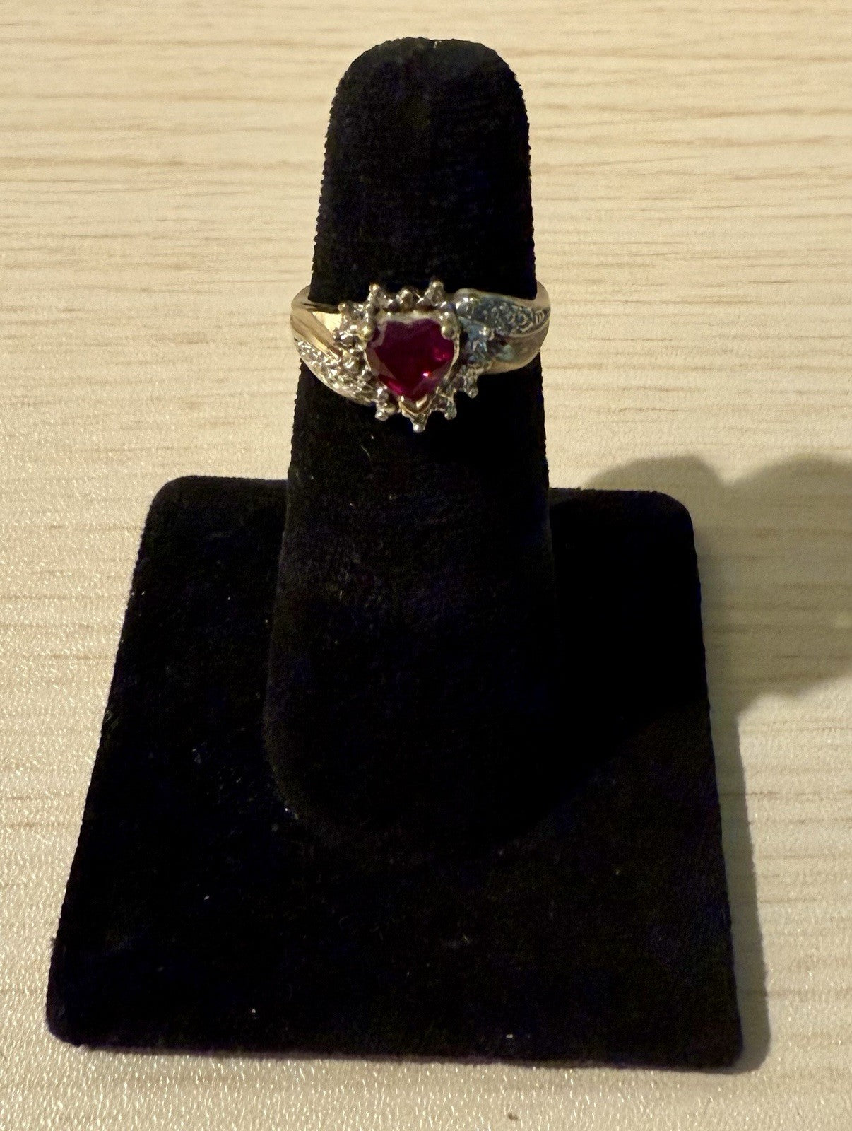 Vintage 10kt Yellow Gold Ruby Heart and Diamond Ring - Size 7 (2.78grms)