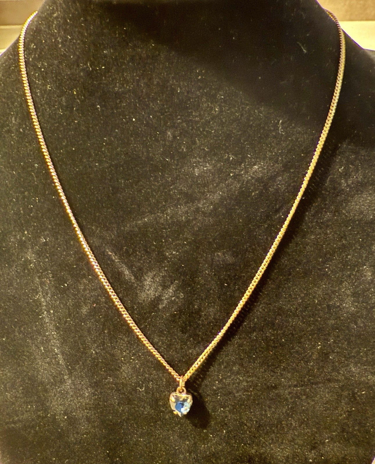 Gold Tone Necklace with Heart Pendant