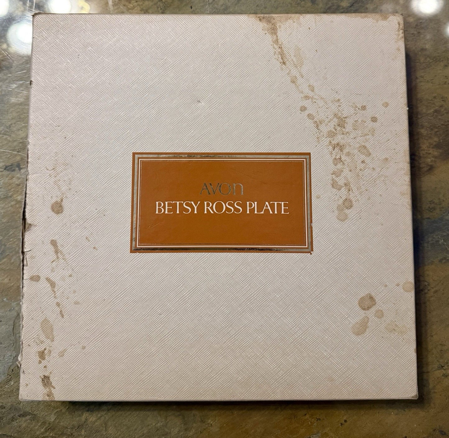 Vintage "Betsy Ross" Avon 1973 Collector 9" Plate
