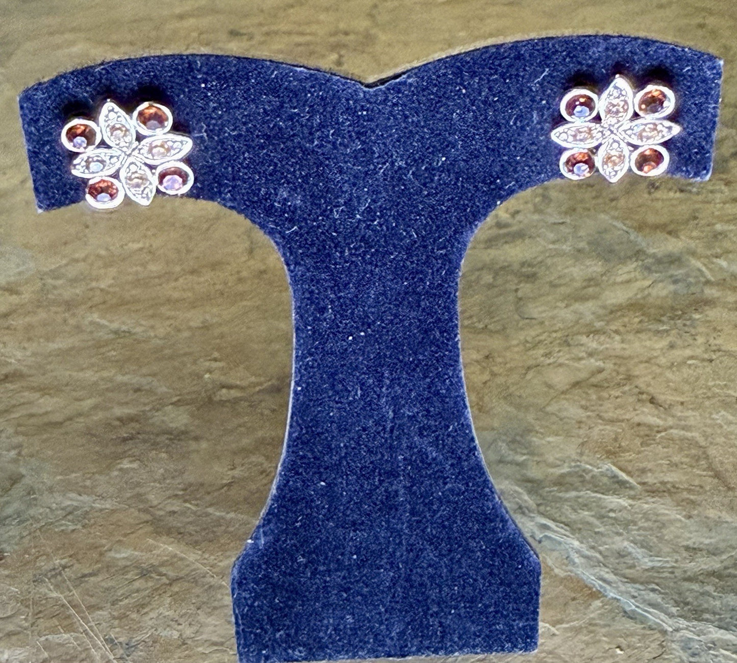 Vintage flower-shaped stud earrings