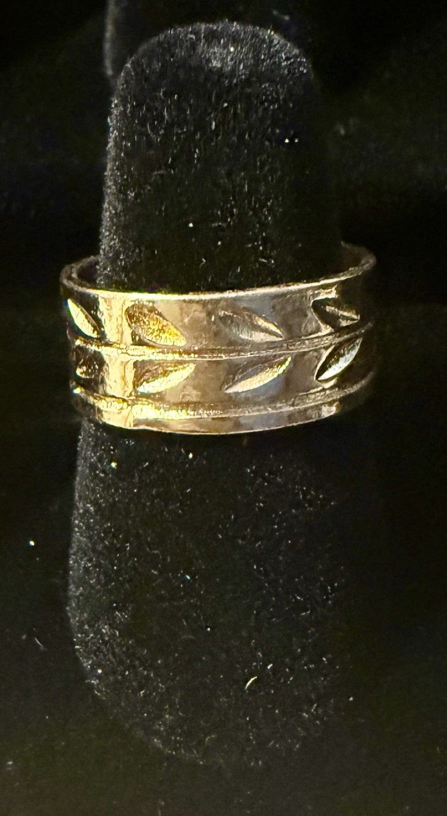 Gold Tone Band - Size 6