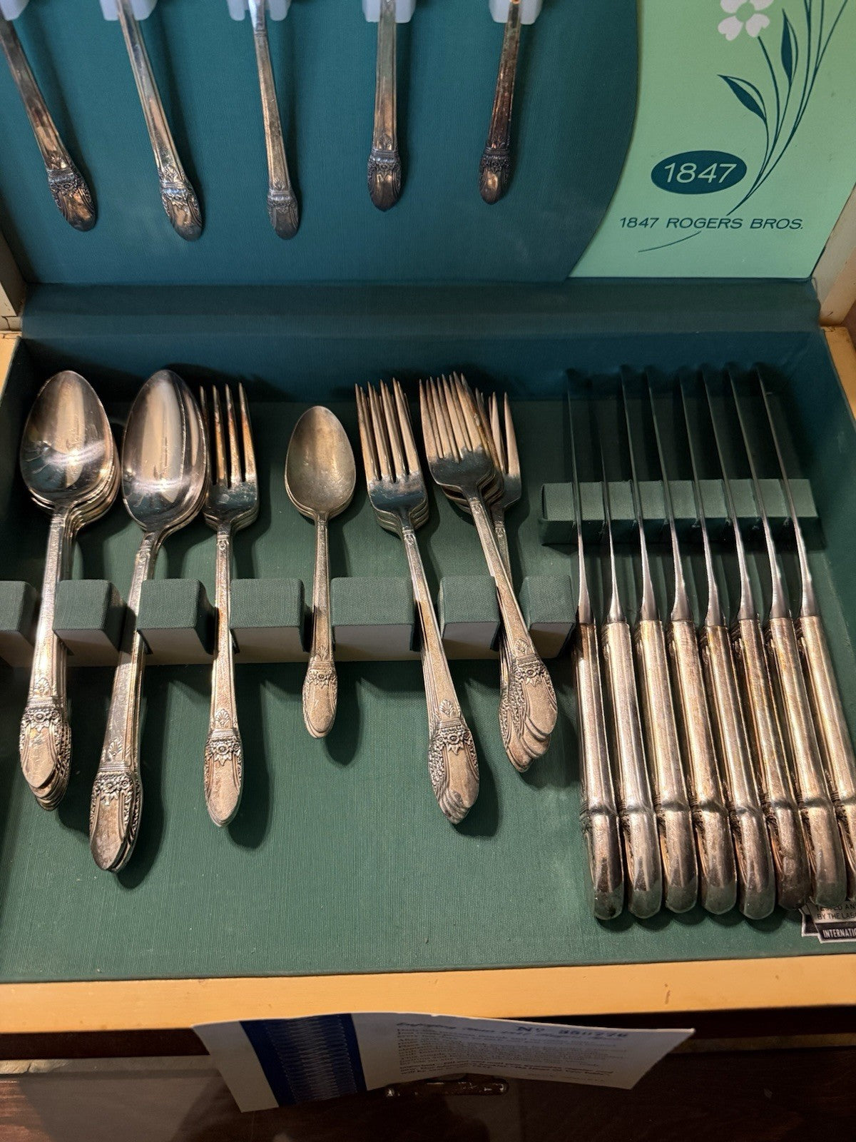 Vintage 1847  Rogers Bro Silver Plate Flatware Set 38 Piece In Original Chest 