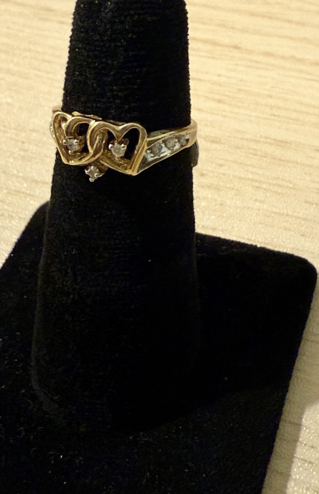 Vintage 10K Yellow Gold Diamond Hearts Ring- Size 6.75 (1.94gms)
