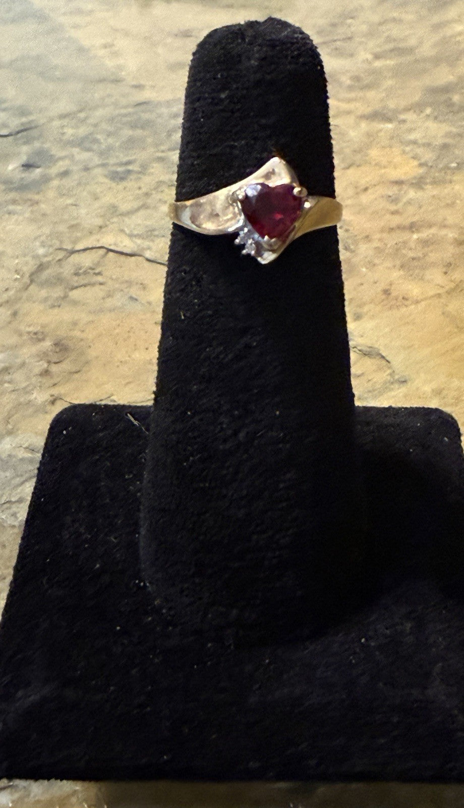 Vintage 10K Yellow Gold Diamond And Garnet Heart Ring - Size 6.5
