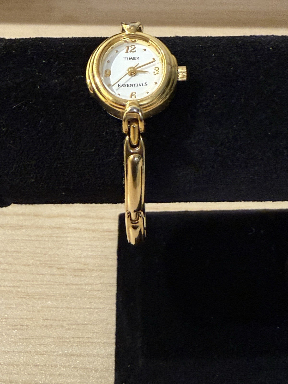 Women's Timex Essentials Dress watch. CR1216CELL, JK