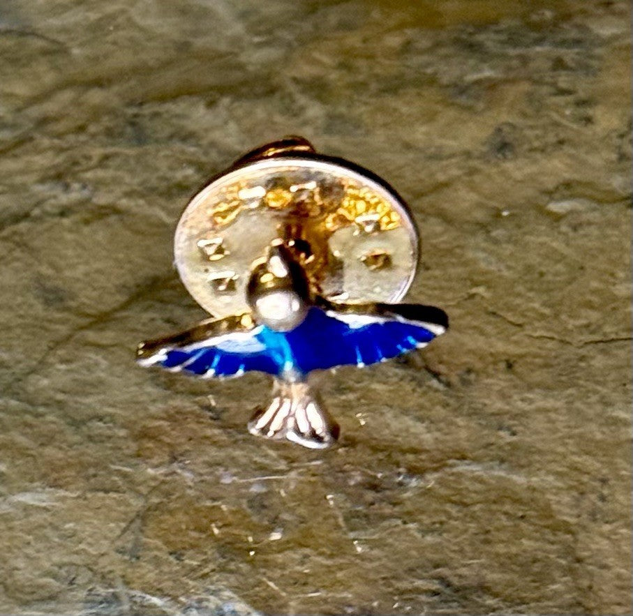 vintage gold-tone bluebird lapel pin 