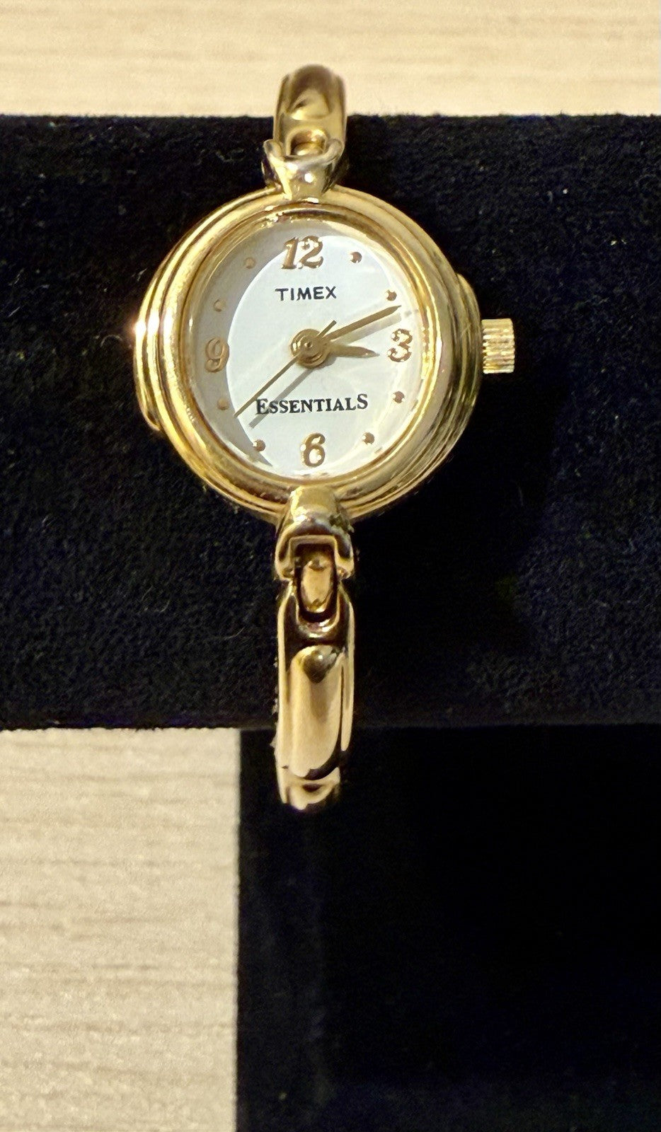 Women's Timex Essentials Dress watch. CR1216CELL, JK