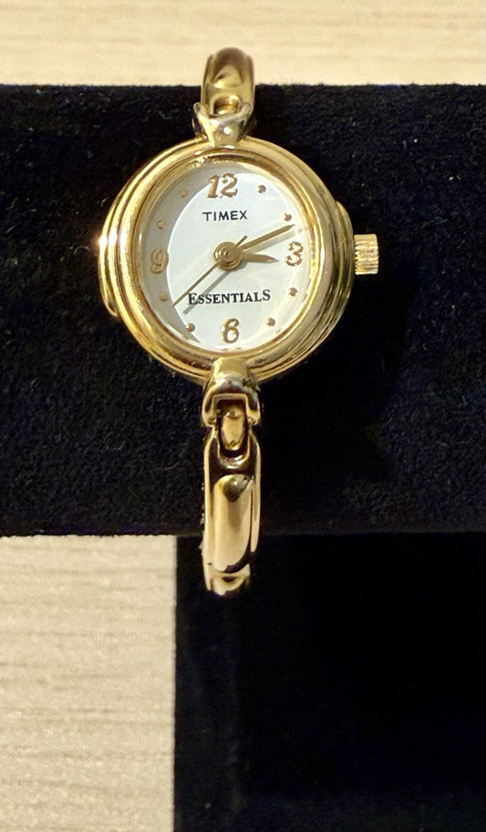 Women's Timex Essentials Dress watch. CR1216CELL, JK