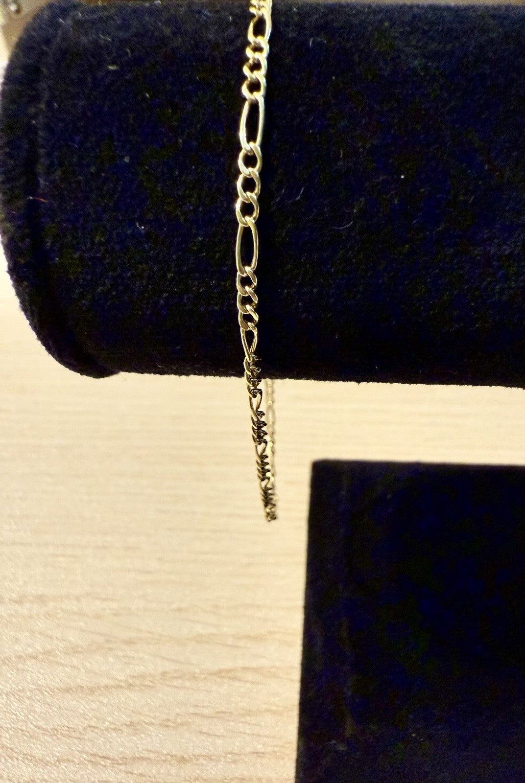 10kt Yellow Gold Hollow Figaro Bracelrt -8” Metal Weight (0.7gms