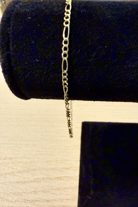 10kt Yellow Gold Hollow Figaro Bracelrt -8” Metal Weight (0.7gms
