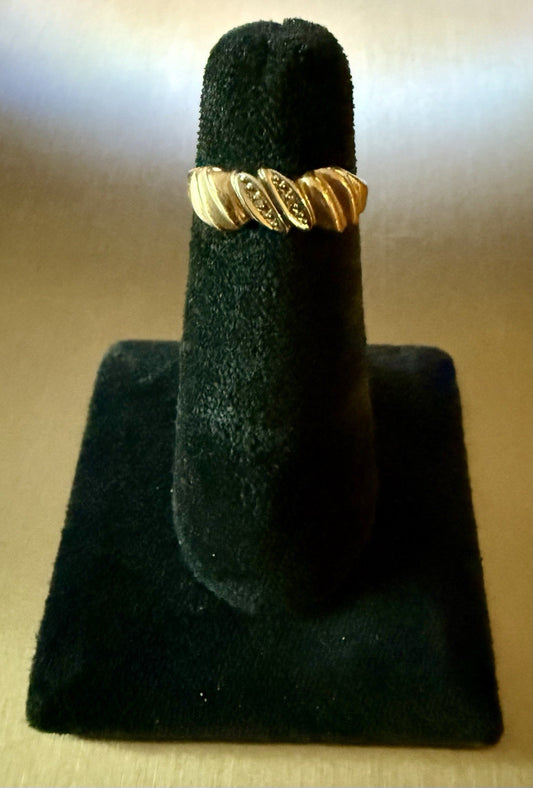 Vintage 10K Yellow Gold Diamond Ring(1.15g)- Size 5.75