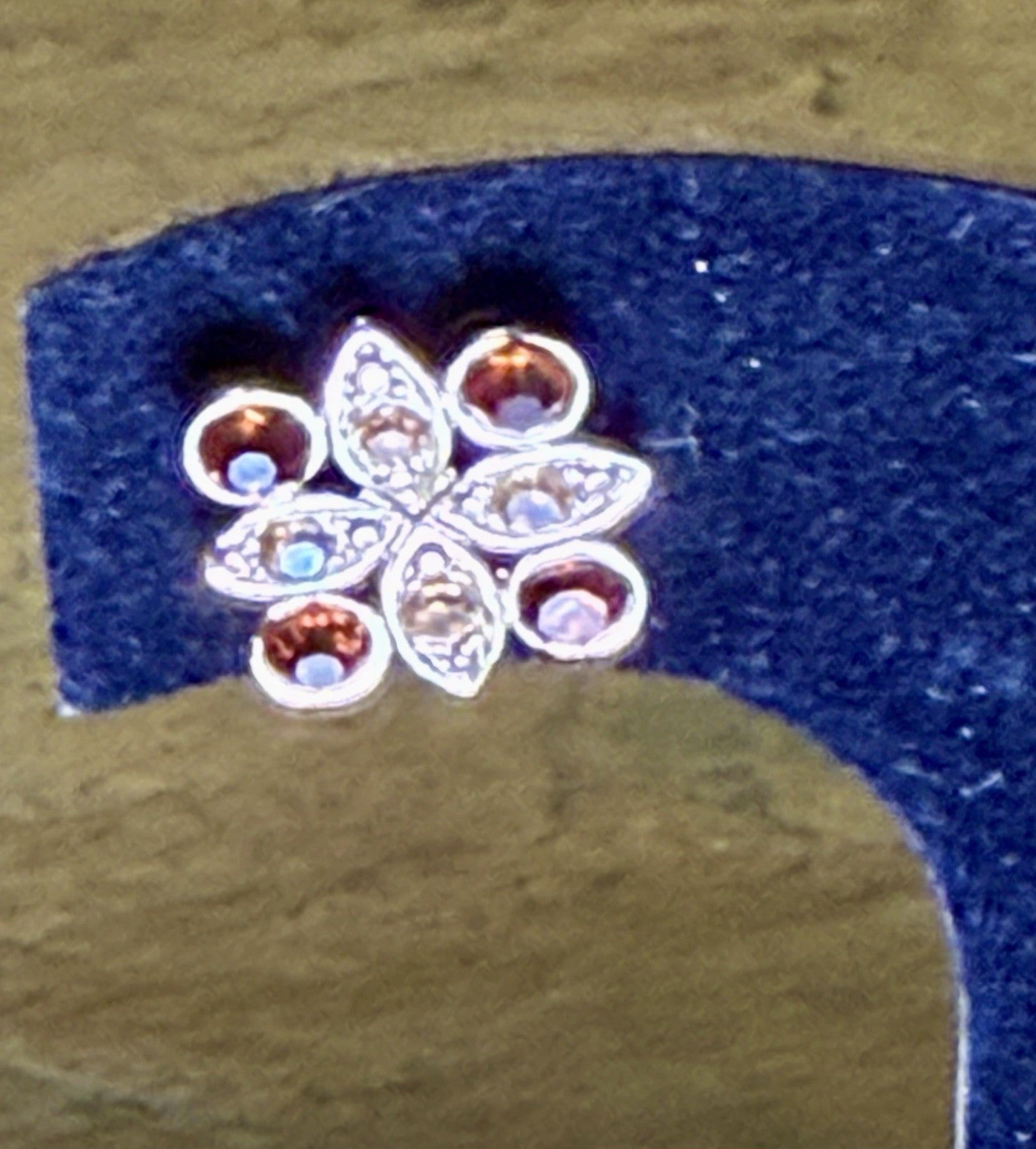 Vintage flower-shaped stud earrings