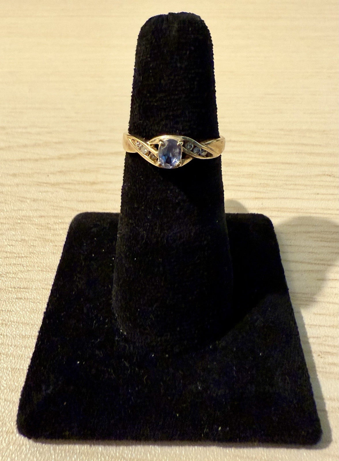 Vintage 14K Yellow Gold Tanzanite and Diamond Ring- Size 8.5 (2.59gms)