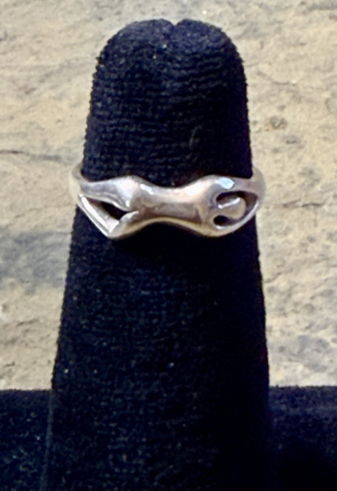 Vintage Exotic Sterling Silver Ring- Size 5.75