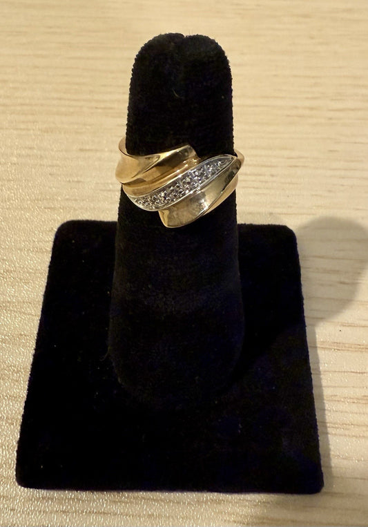 Vintage 10k Yellow and White Gold Diamond Ring - Size 7 (2.8g)