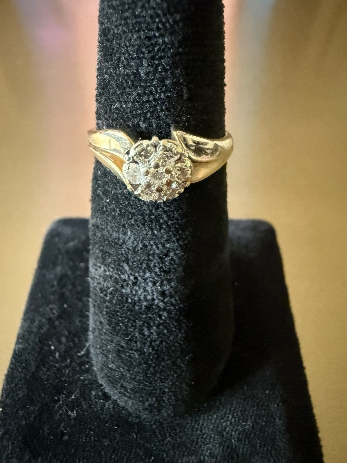 Vintage 10K Yellow Gold Diamond Ring- Size 7.5 (3.03g)