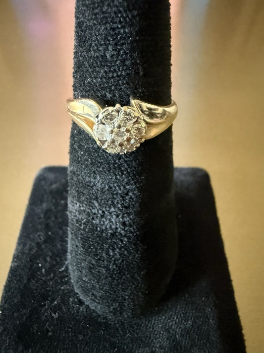 Vintage 10K Yellow Gold Diamond Ring- Size 7.5 (3.03g)
