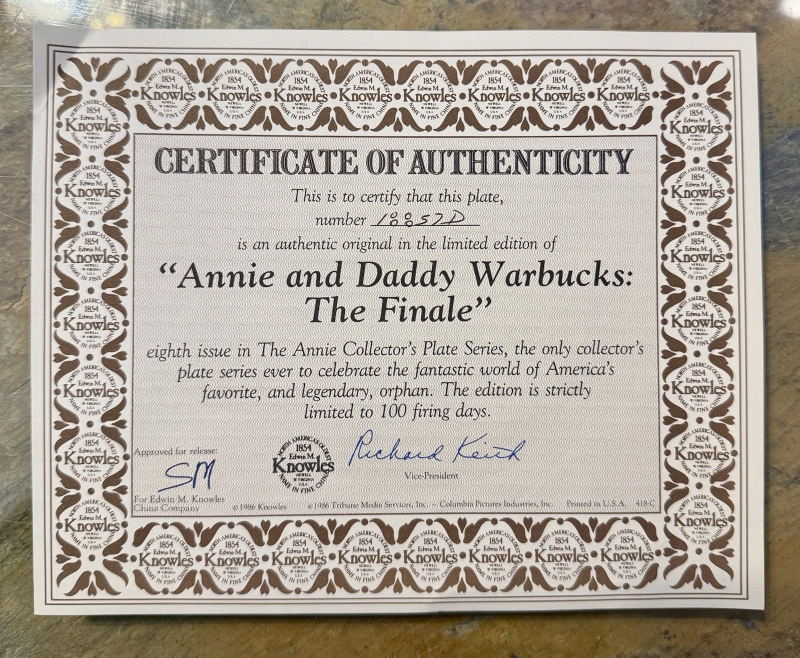 Vintage “Annie and Daddy Warbucks: The Finale" Knowles Collector Plate