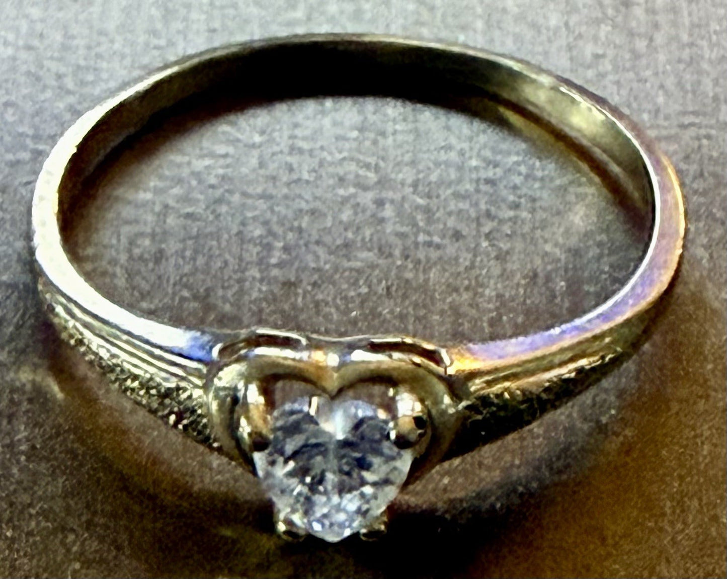 Vintage 10K Heart Solitaire Ring-size 7 (1.33gms)