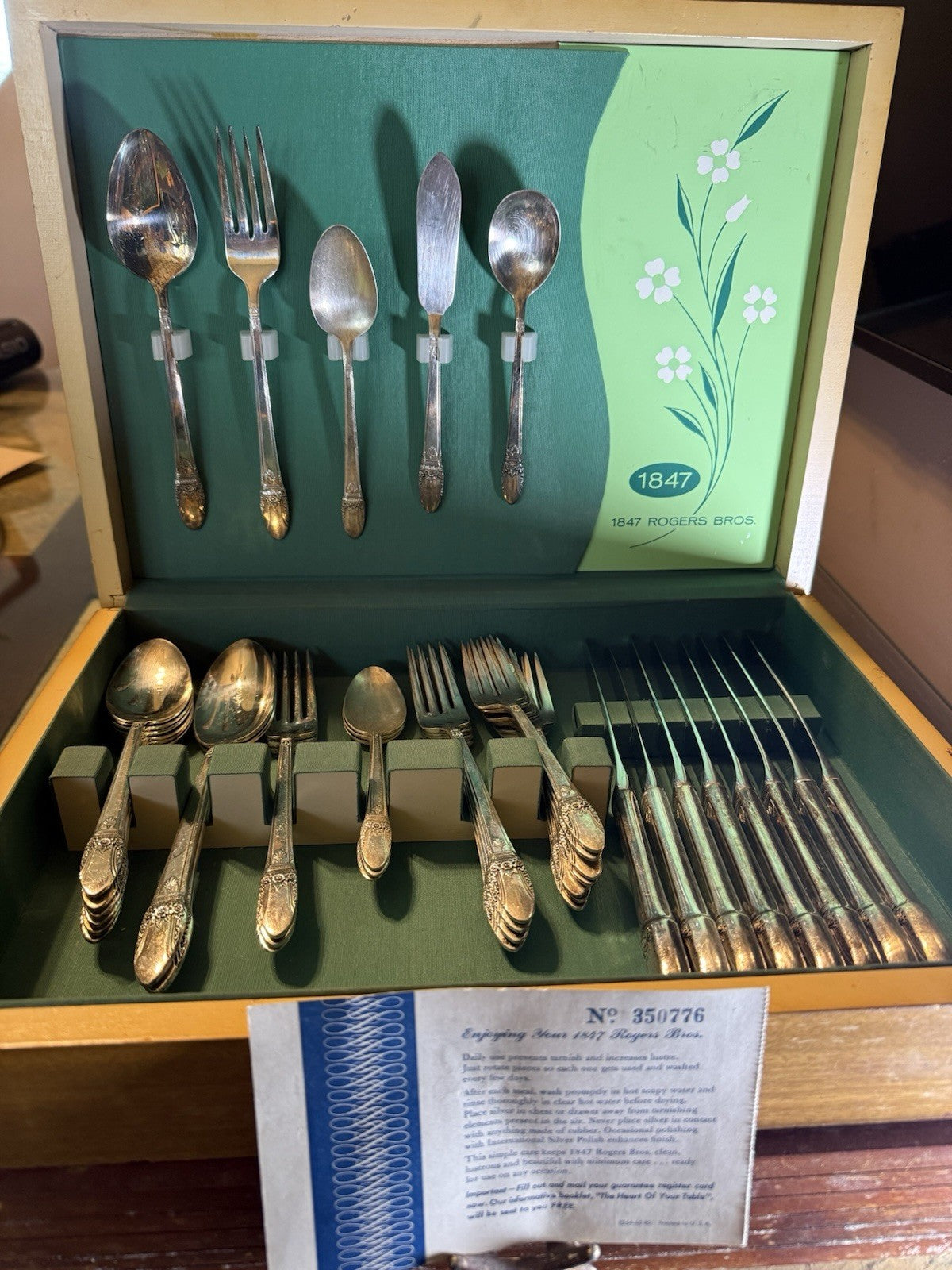 Vintage 1847  Rogers Bro Silver Plate Flatware Set 38 Piece In Original Chest 