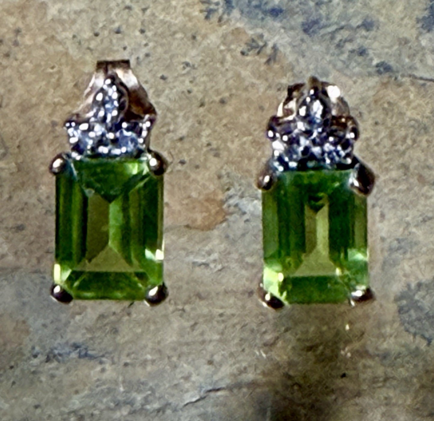 VINTAGE 10k GOLD PERIDOT AND DIAMOND GEMSTONE EARRINGS
