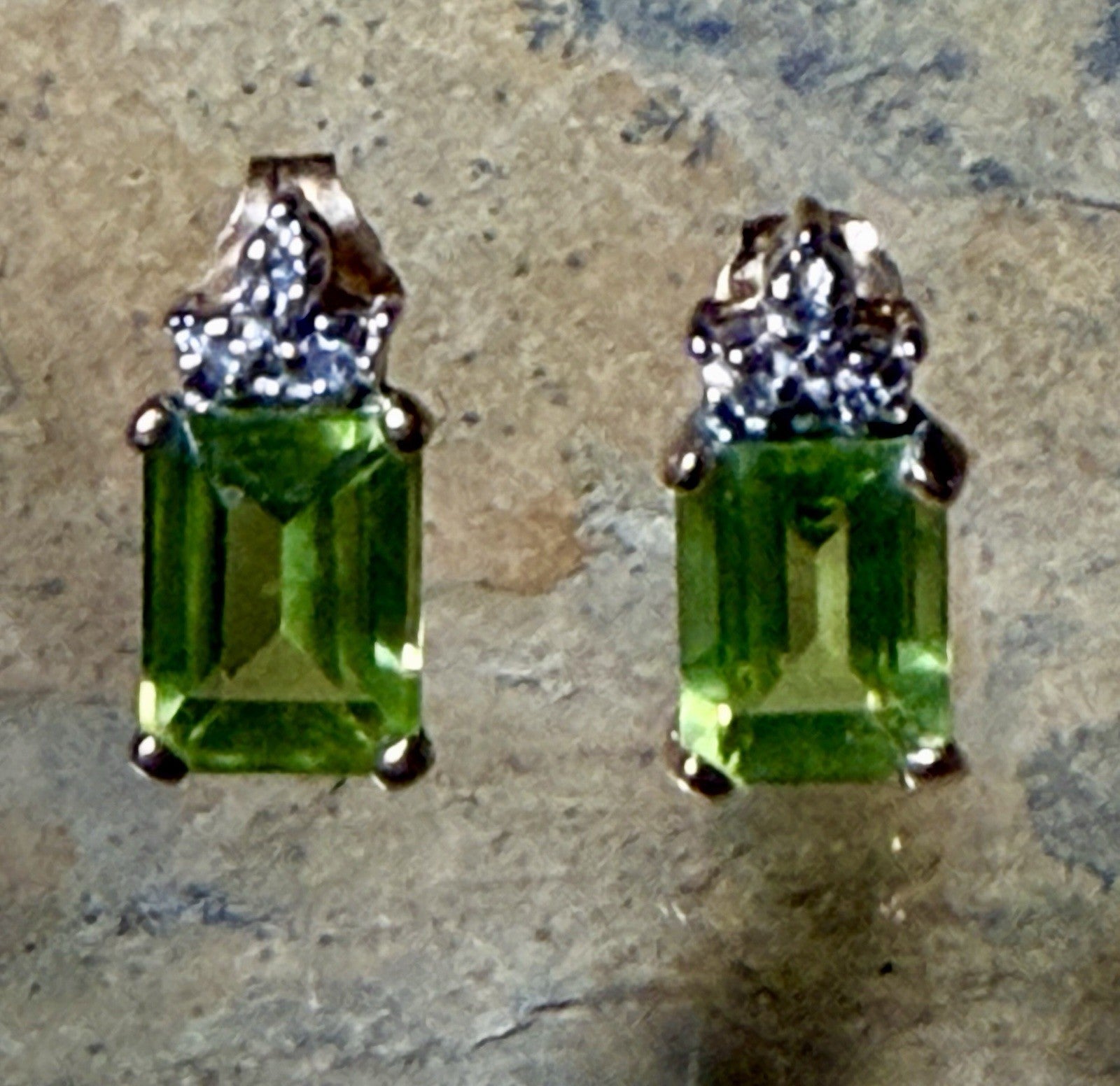 VINTAGE 10k GOLD PERIDOT AND DIAMOND GEMSTONE EARRINGS