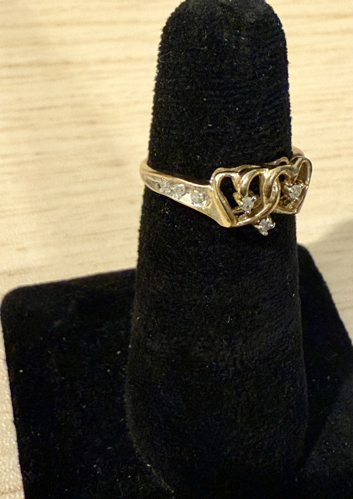 Vintage 10K Yellow Gold Diamond Hearts Ring- Size 6.75 (1.94gms)
