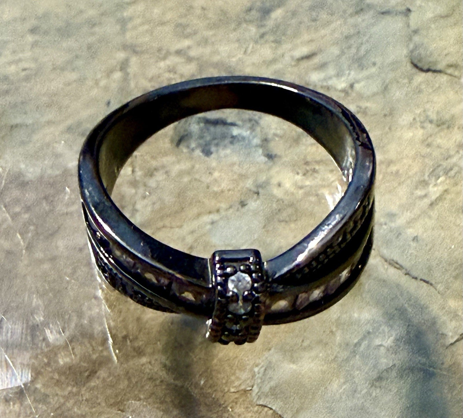 vintage-style rhinestone bow knot ring -Sixe 11.5