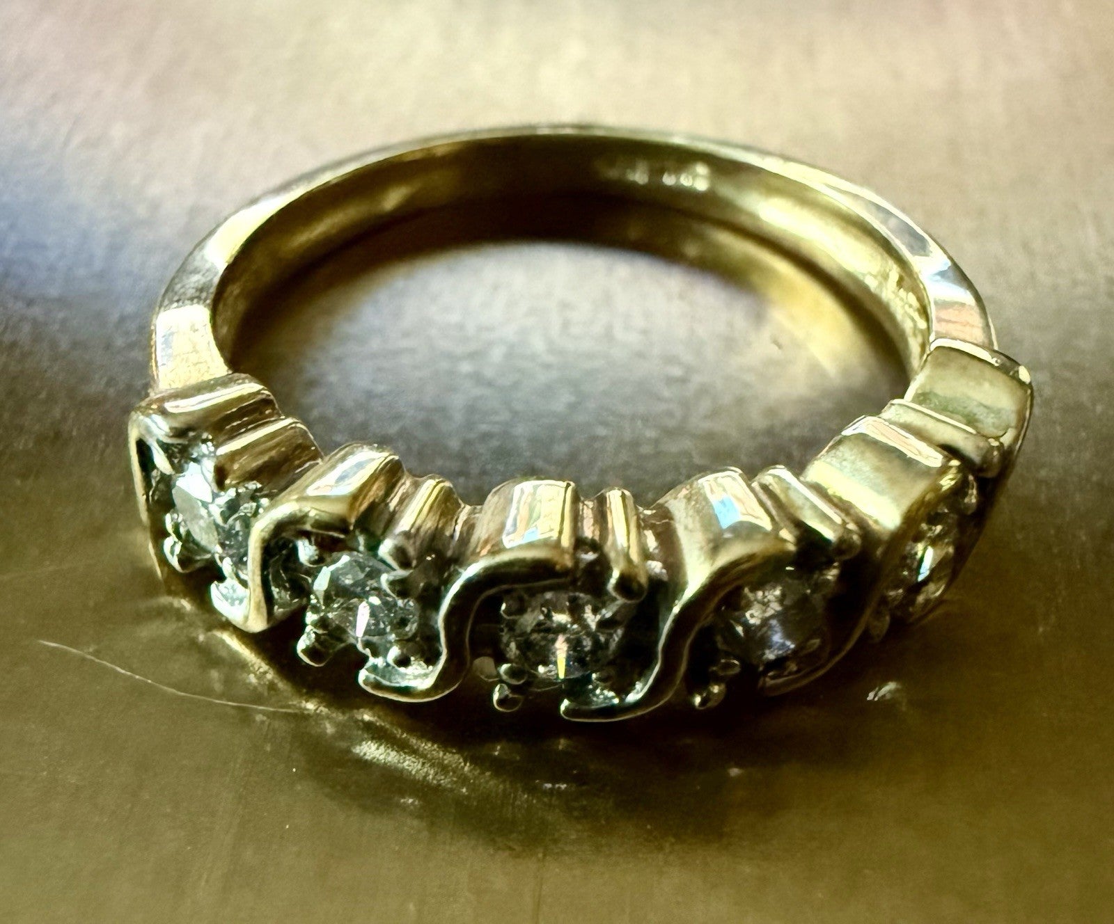 Vintage 10K Yellow Gold Diamond Ring (2.08g) - Size 5.5