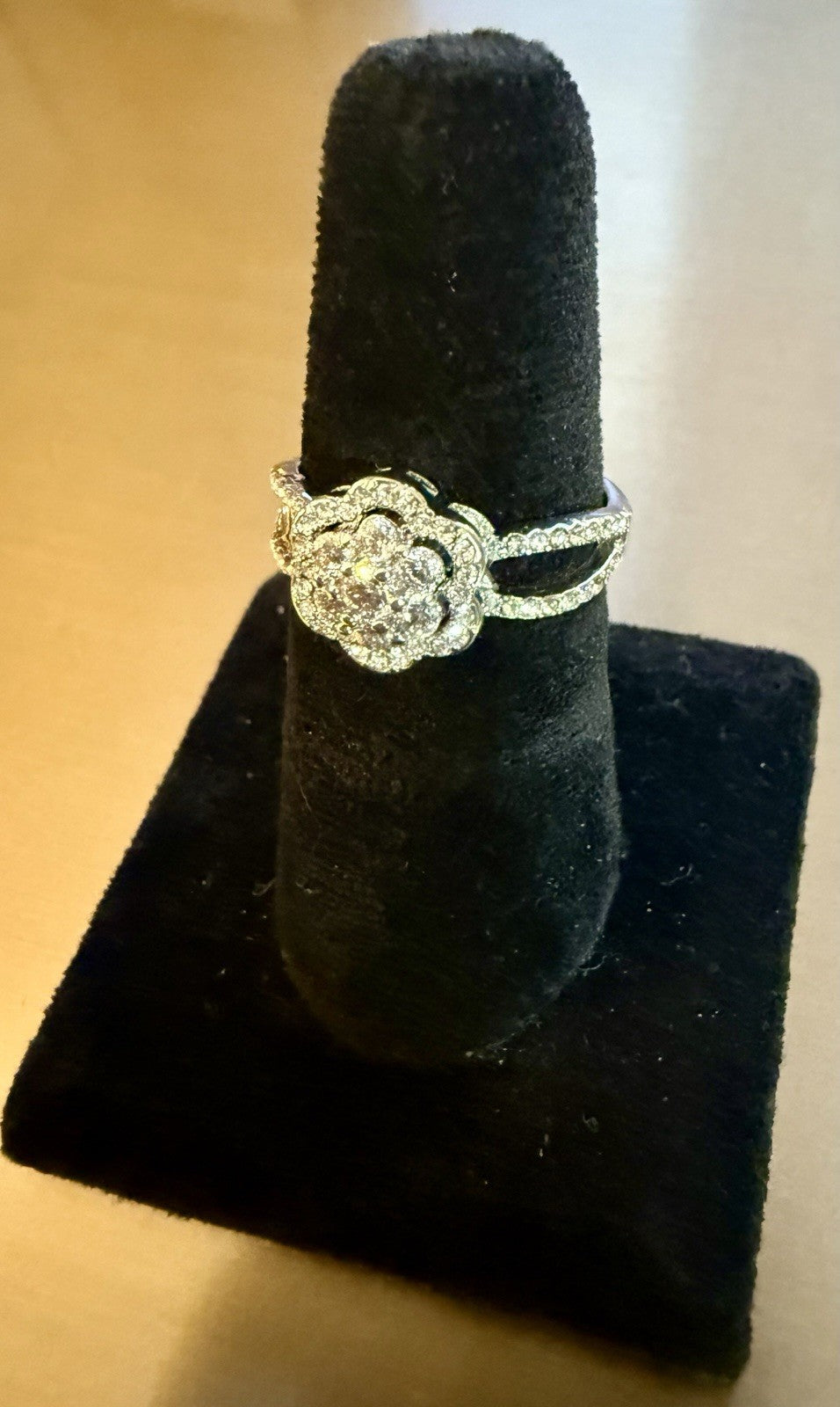 Diamond Floral Bouquet Ring in 10K  White Gold - Size 9 (3.41g)