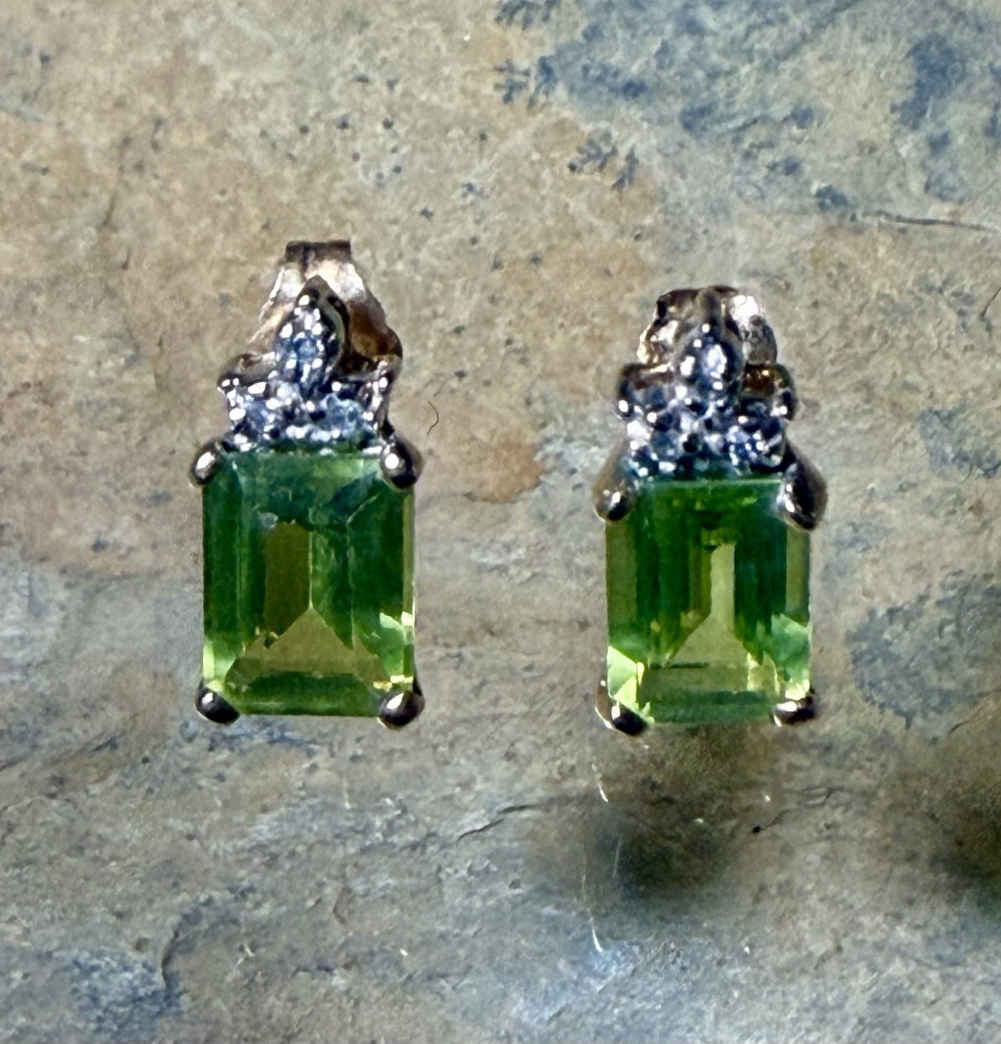 VINTAGE 10k GOLD PERIDOT AND DIAMOND GEMSTONE EARRINGS