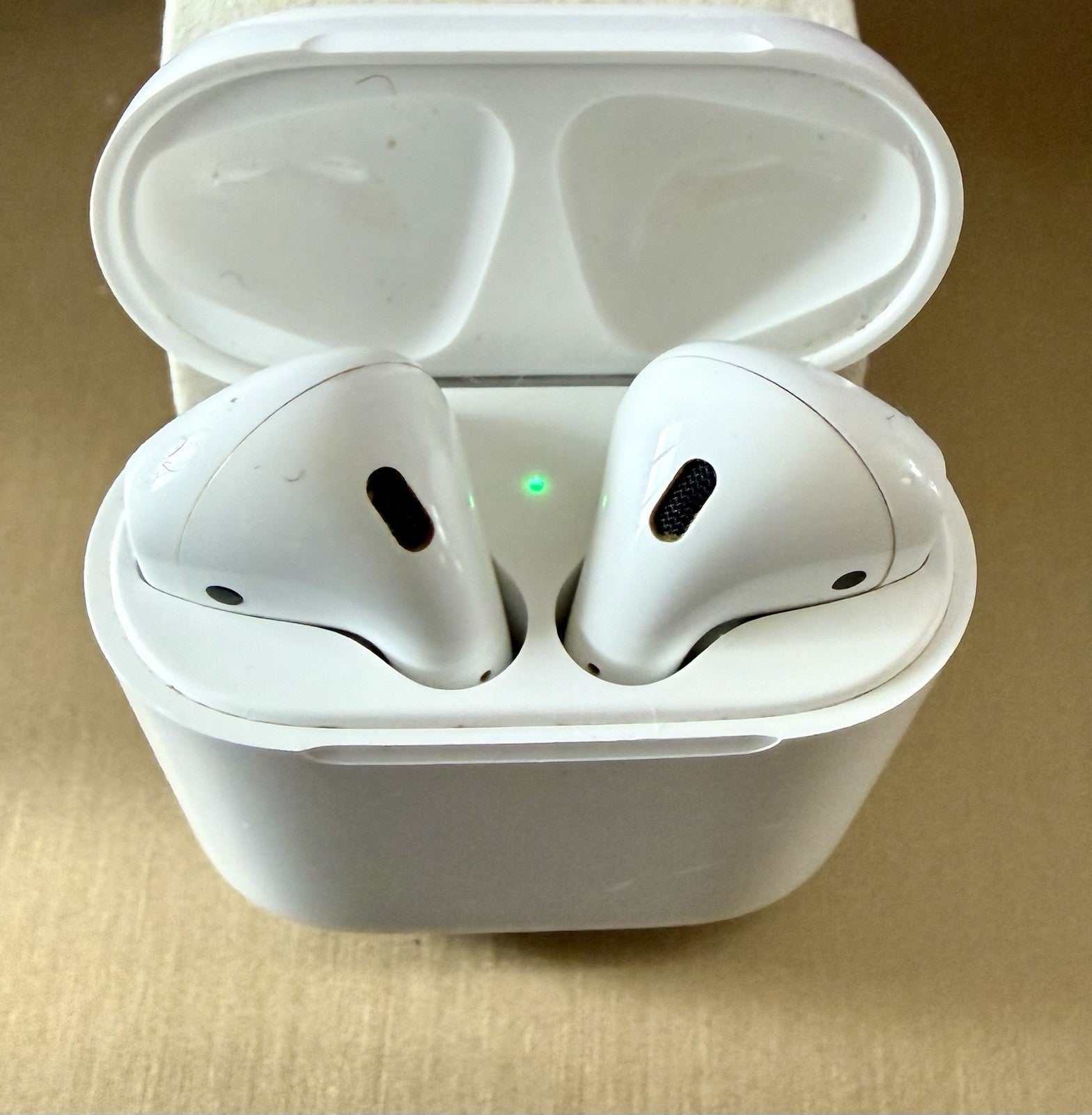 Apple AirPods- Model A2031