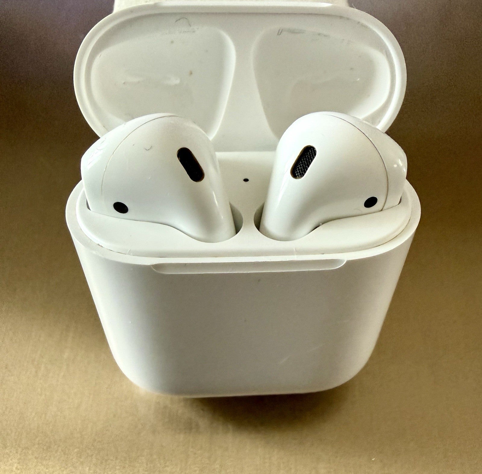 Apple AirPods- Model A2031