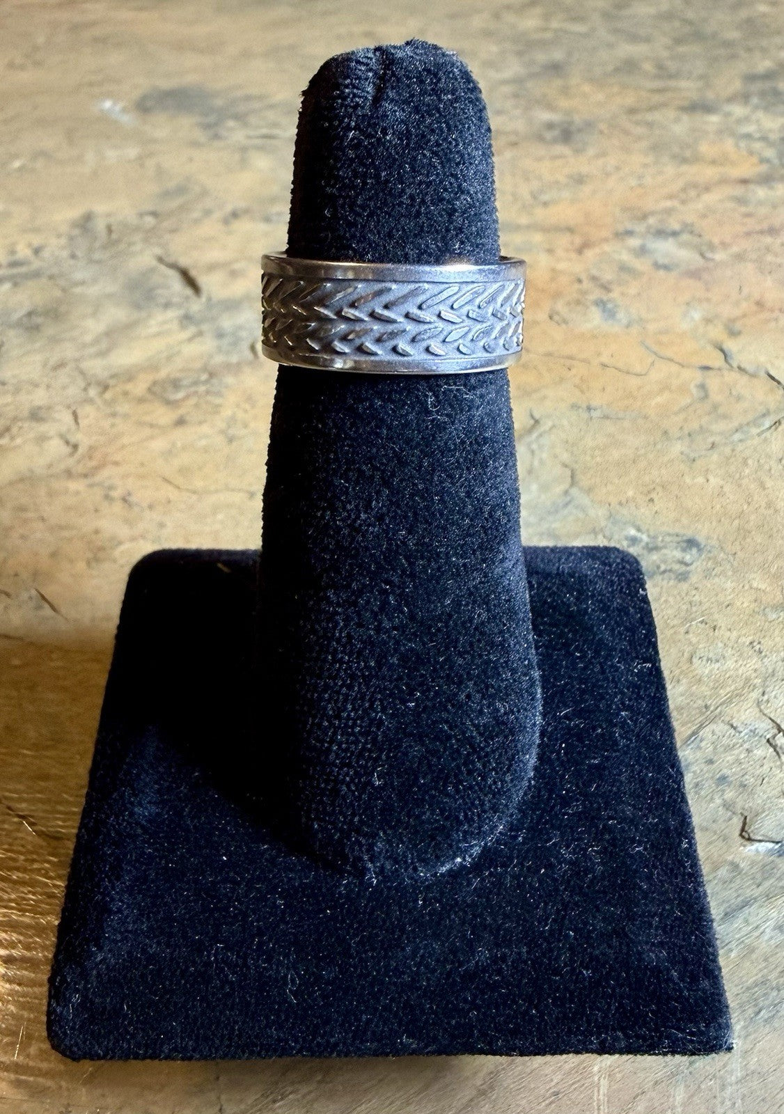 Stainless Steel Patterned Wedding Band - Size 7