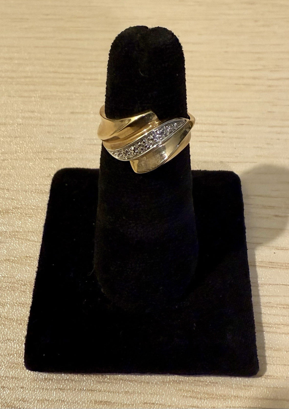 Vintage 10k Yellow and White Gold Diamond Ring - Size 7 (2.8g)