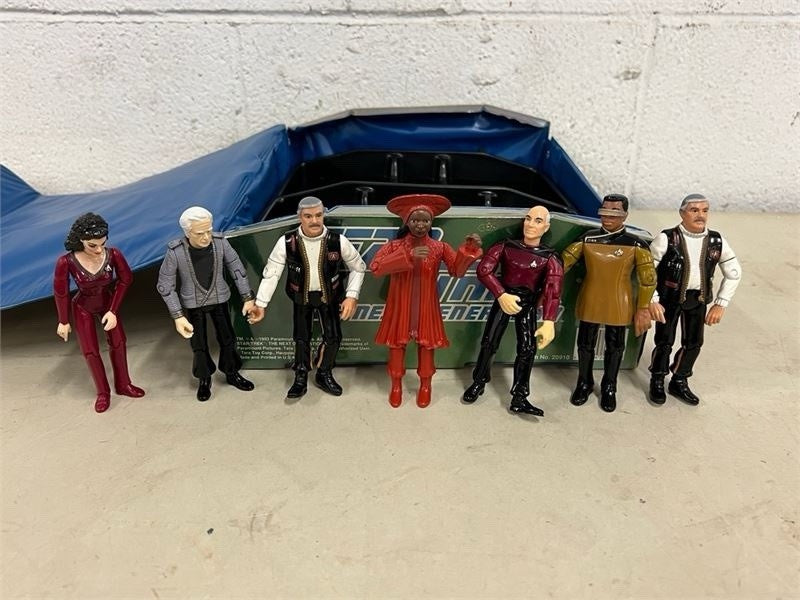 Star Trek The Next Generation Collectors Case and Figures