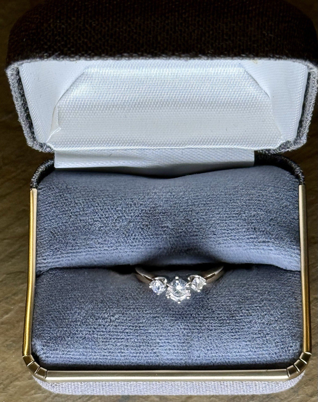 Vintage 10K Gold 3-Diamond Cluster Ring 3g w/ Original Stones Jewelry Box 