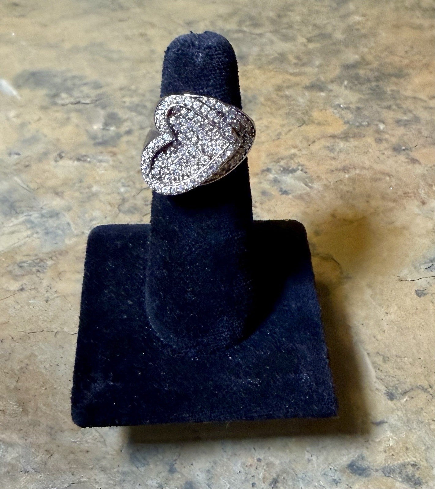 10K White Gold Diamond Heart Ring- Size 7 (9.04g)