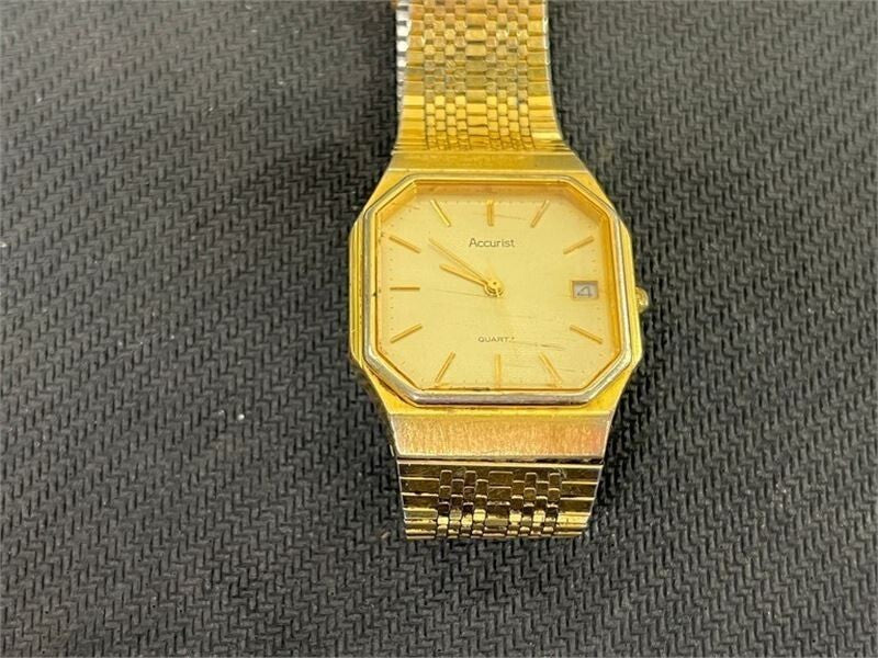 Men's Elegant Watch Accurist Gold Tone Watch