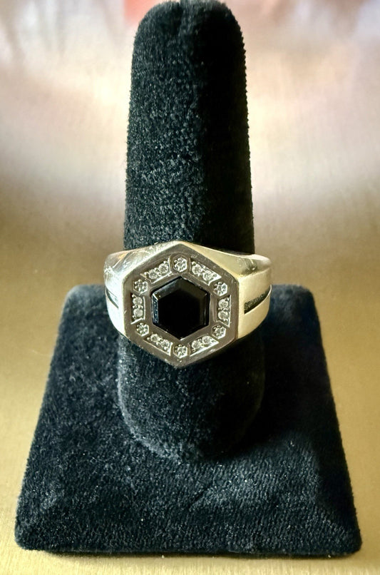 10K White Gold Onyx And Diamond Ring (9.85g) - Size 12