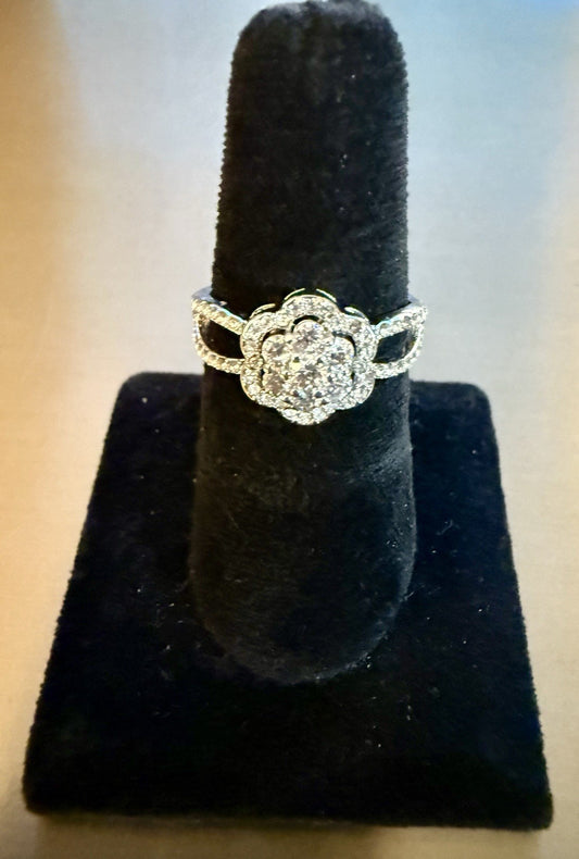 Vintage 10K White Gold Diamond Floral Bouquet Ring Size 9 3.41g Cluster Design