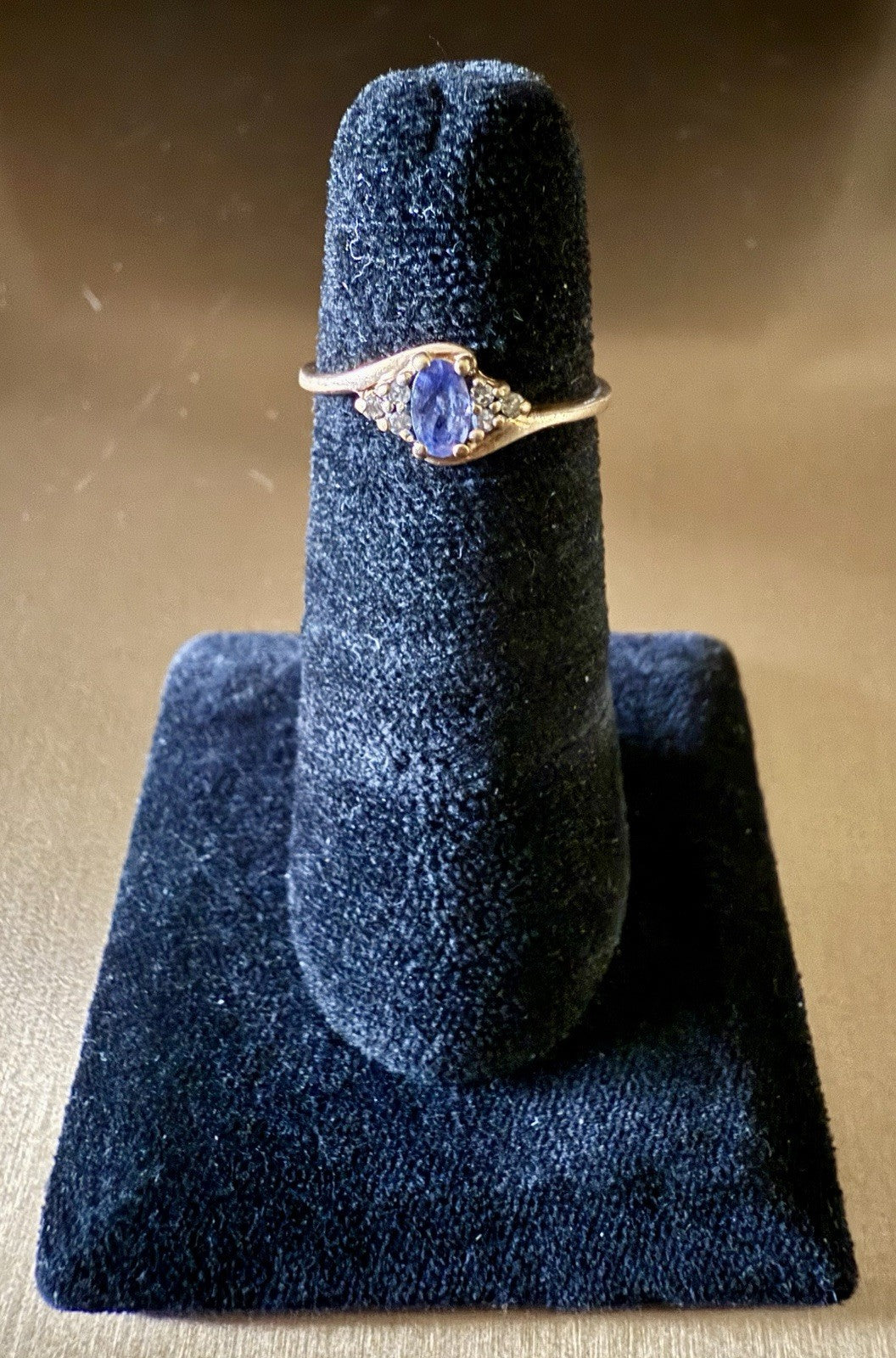 Vintage 10K Yellow Gold Tanzanite and Diamond Ring (1.6g) Size 6