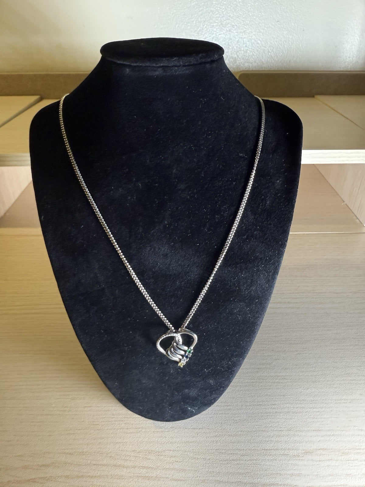 personalized heart-shaped mother's or family necklace with engraved names