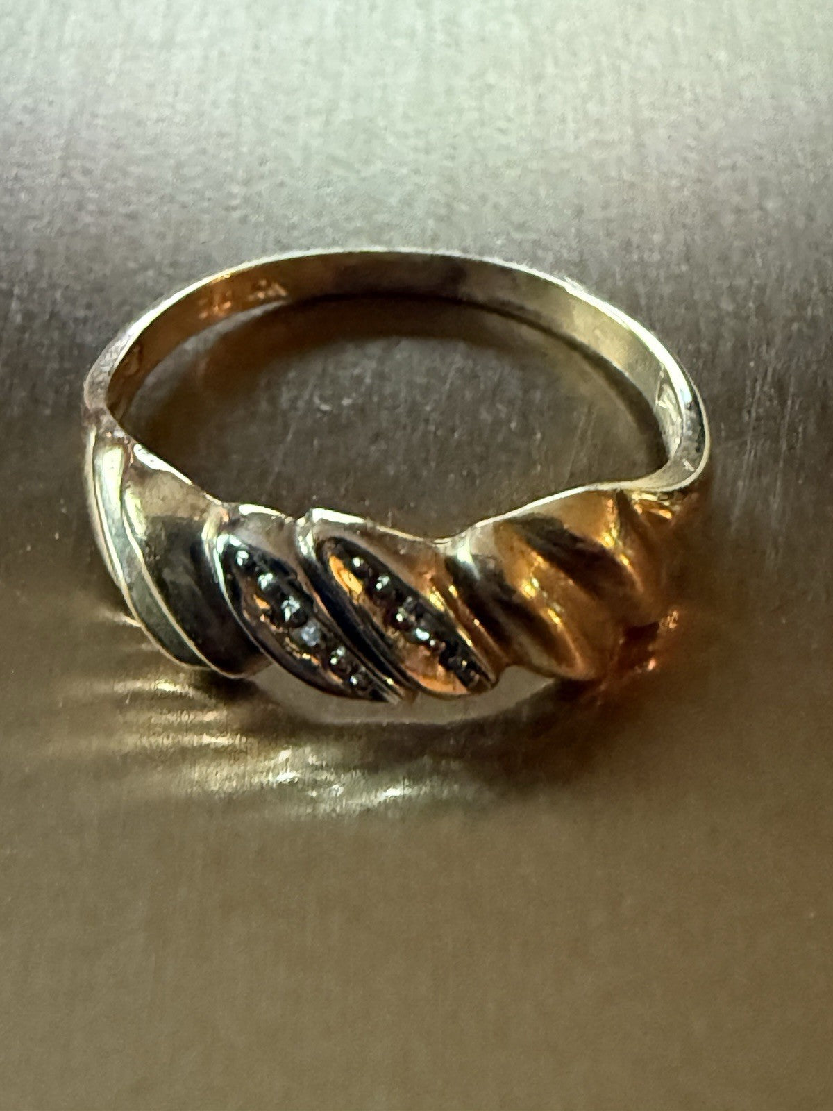 Vintage 10K Yellow Gold Diamond Ring(1.15g)- Size 5.75