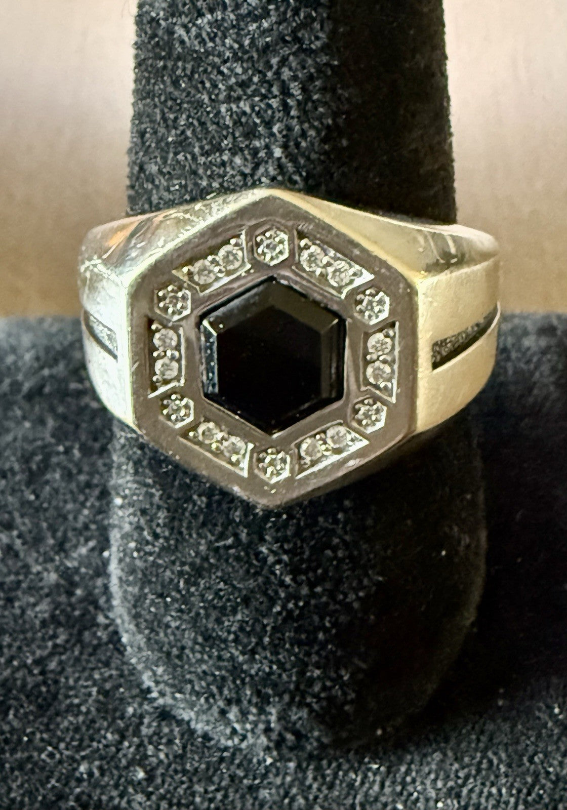 10K White Gold Onyx And Diamond Ring (9.85g) - Size 12
