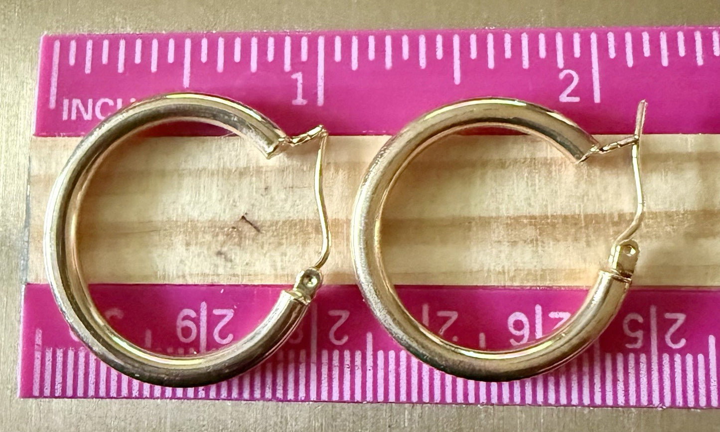 Vintage 10K Yellow Gold Large Hollow Hoop Earrings (1.55g)
