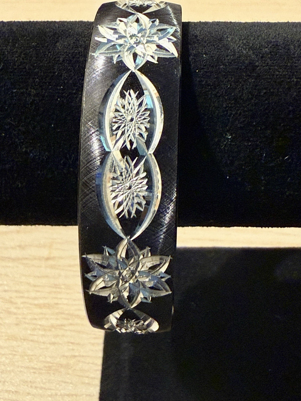 Vintage Etched Black Aluminum Bangle Kinetic Geometric Bracelet