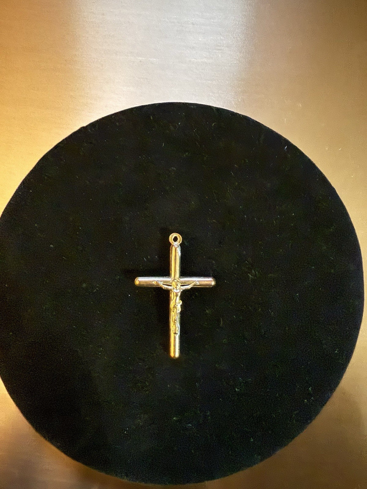 Vintage 10K Yellow Gold Crucifix Pendant  (1.12g)