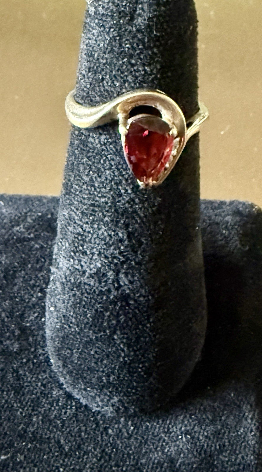 Vintage 10K Yellow Gold Garnet and Diamond Ring (2.55g) Size 7