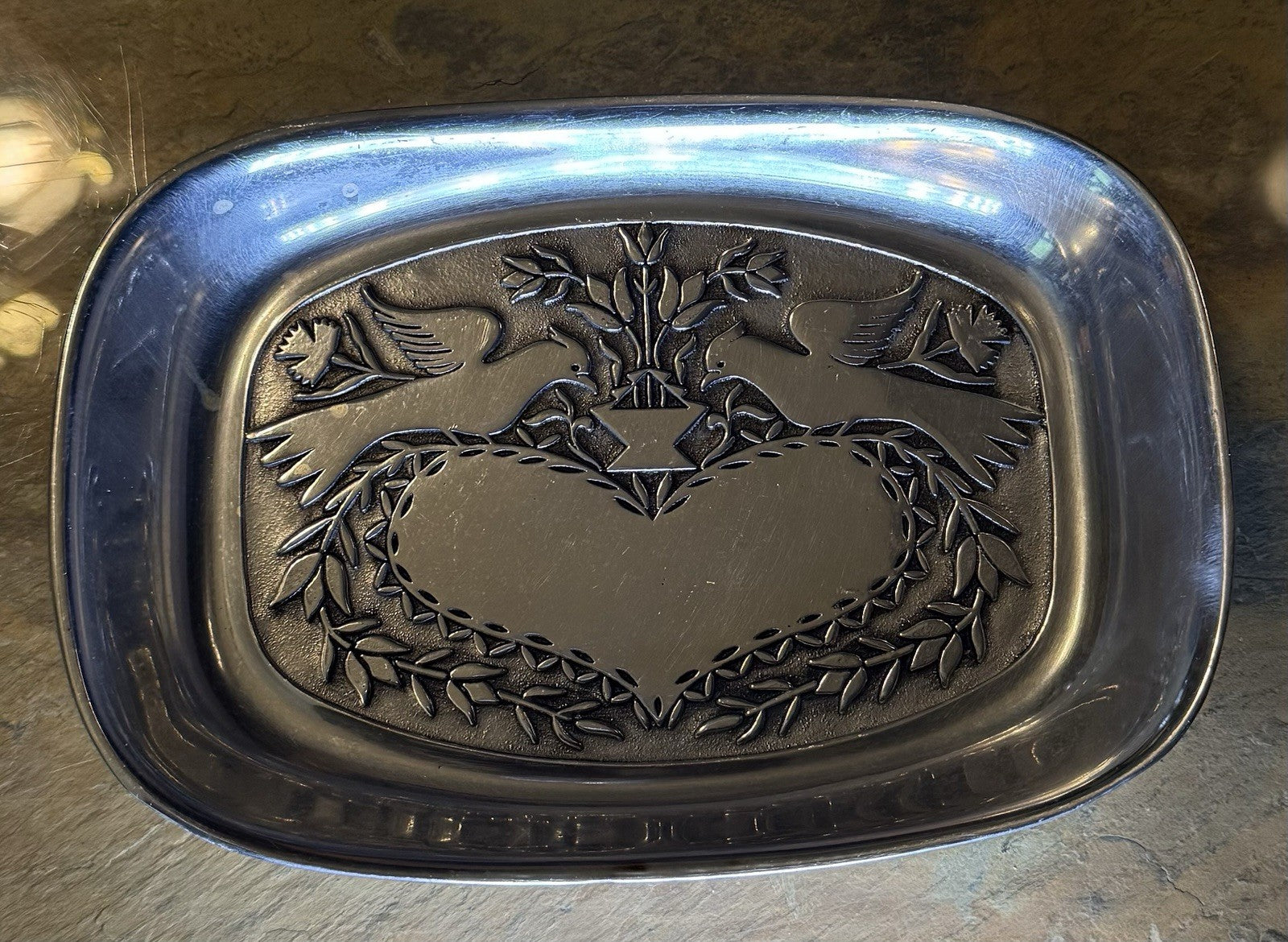 Vintage WILTON ARMETALE BREAD TRAY 2 Doves and a Heart - Love Birds PEWTER